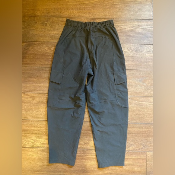 Lululemon Light Utilitech Cargo Pocket High Rise Pant - Picture 6 of 13